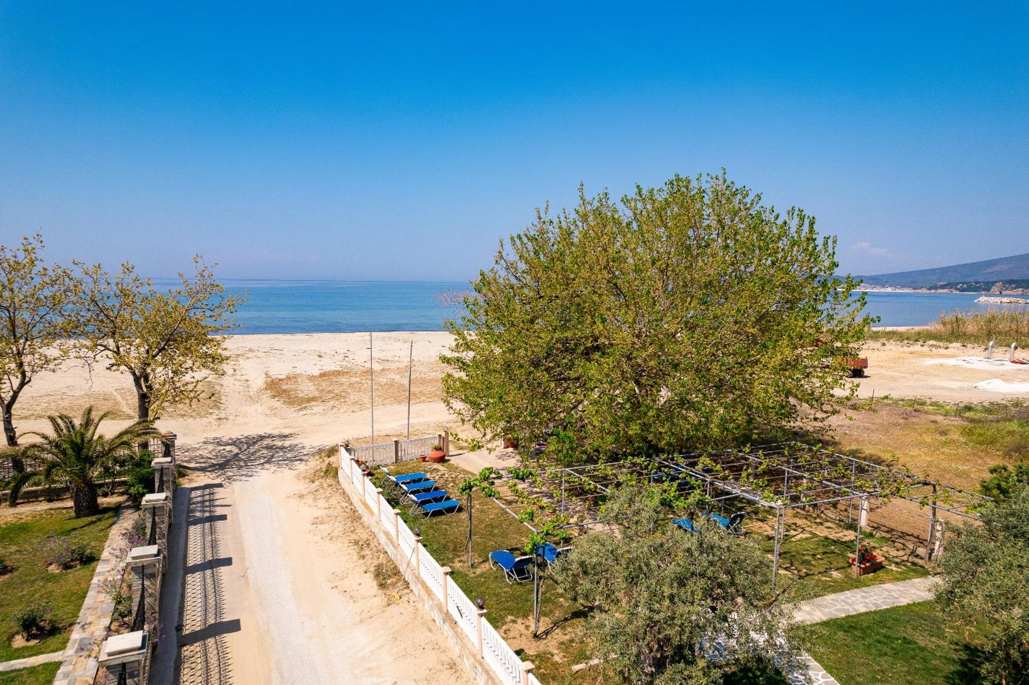 Opalium Beach Front Suites ポトス エクステリア 写真