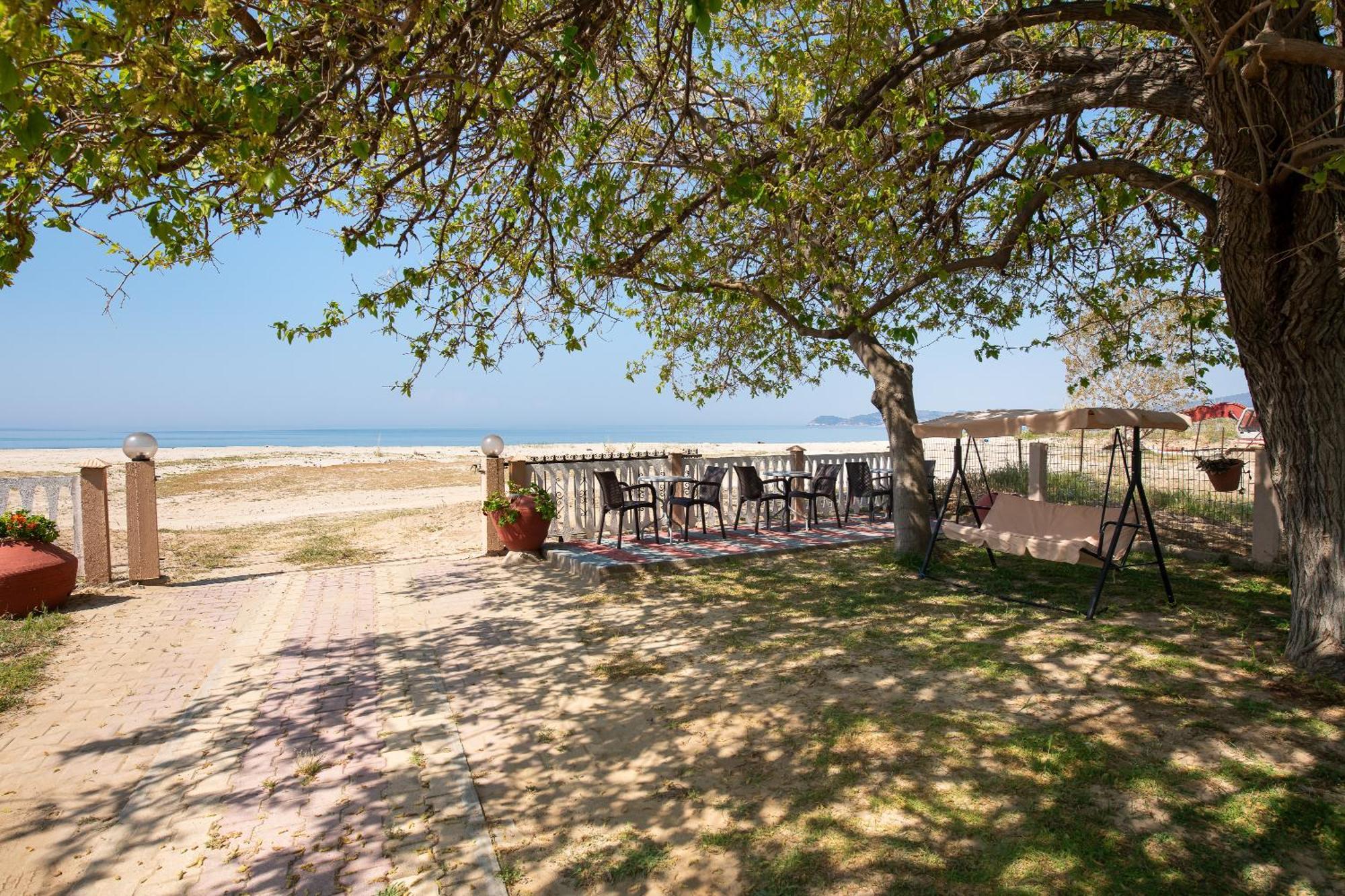 Opalium Beach Front Suites ポトス エクステリア 写真