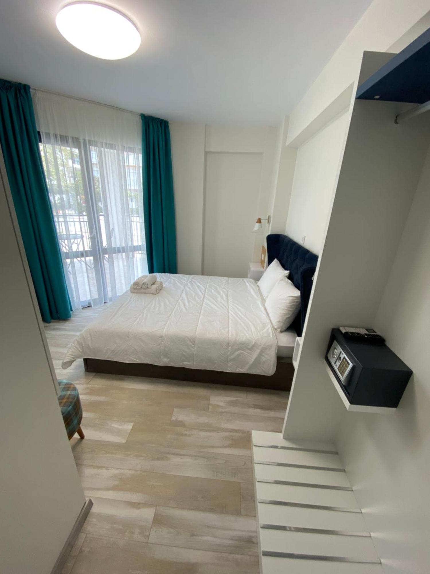 Opalium Beach Front Suites ポトス エクステリア 写真