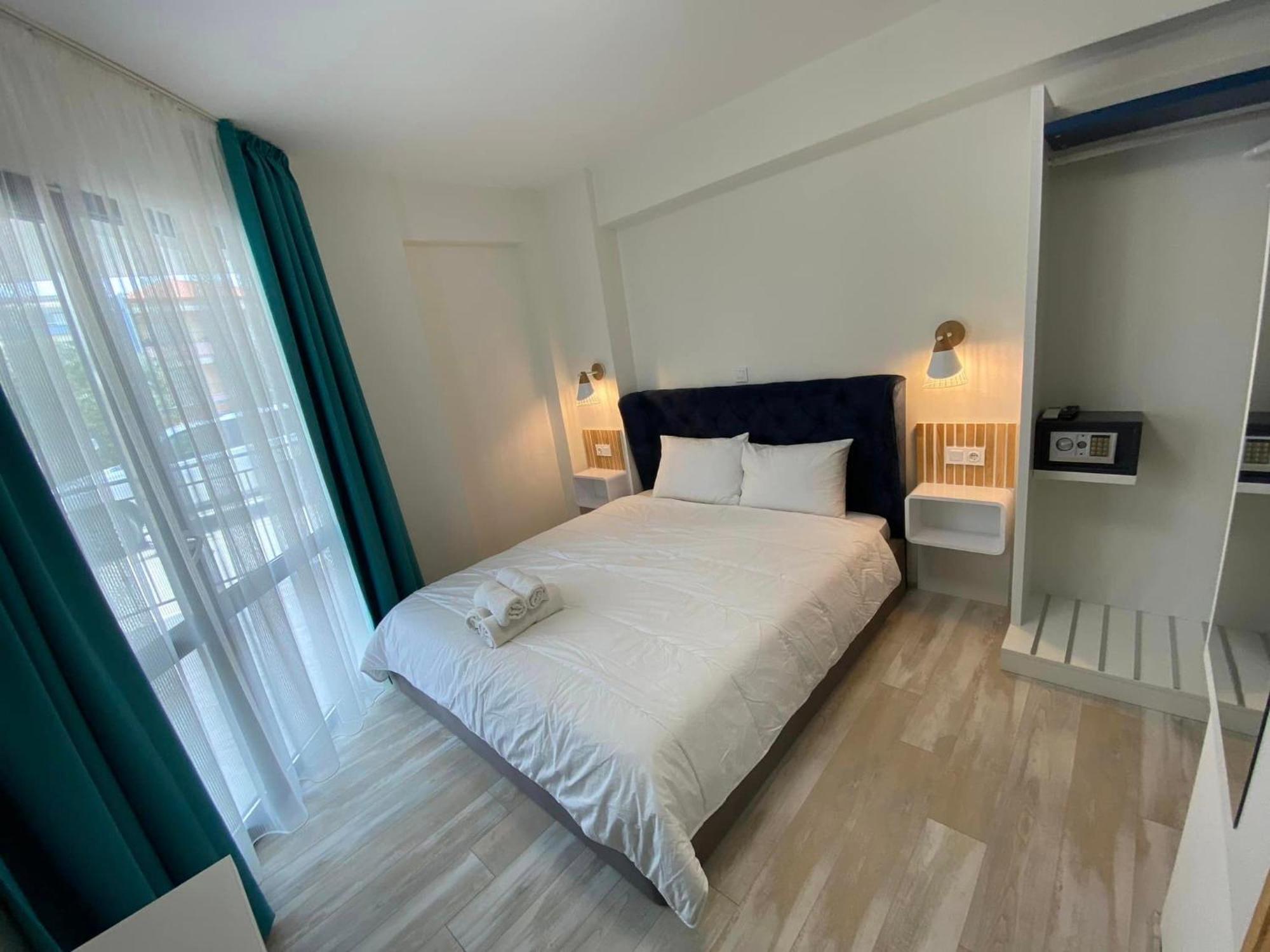 Opalium Beach Front Suites ポトス エクステリア 写真