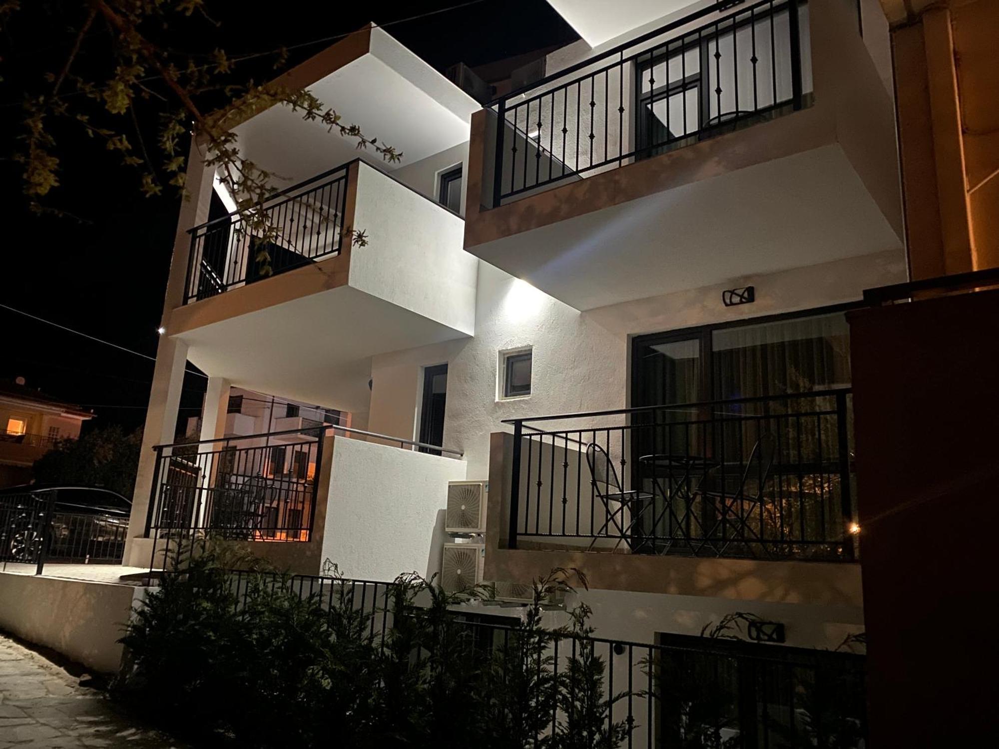 Opalium Beach Front Suites ポトス エクステリア 写真