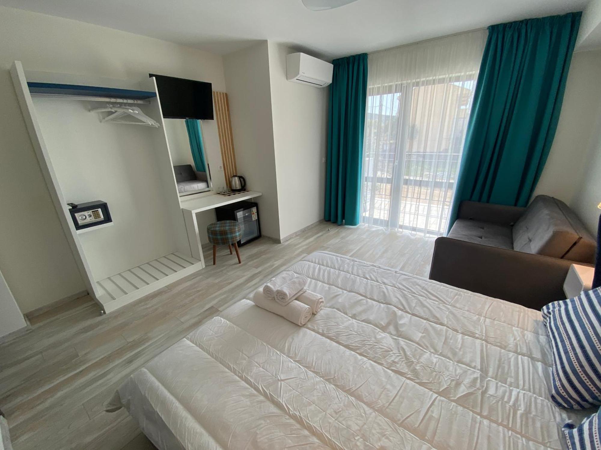 Opalium Beach Front Suites ポトス エクステリア 写真
